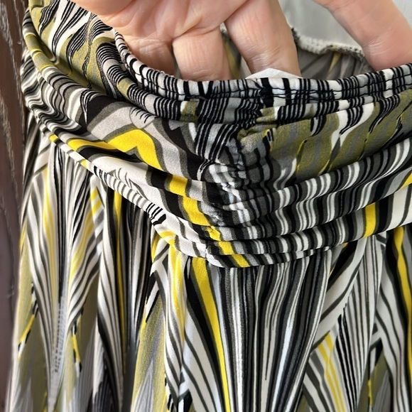 Wet Seal tie neck, backless maxi dress. Colors of Black/ green/ yellow/ black. S - Picture 7 of 10